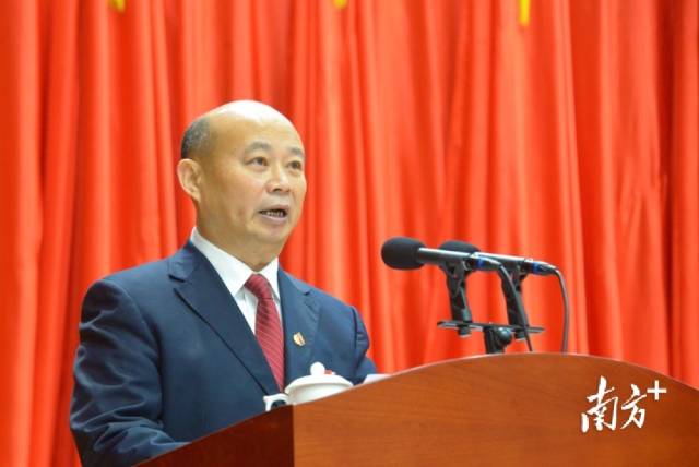 市政協(xié)黨組成員、副主席陳儀寧向大會(huì)報(bào)告五年來提案工作情況。張曉欣 攝