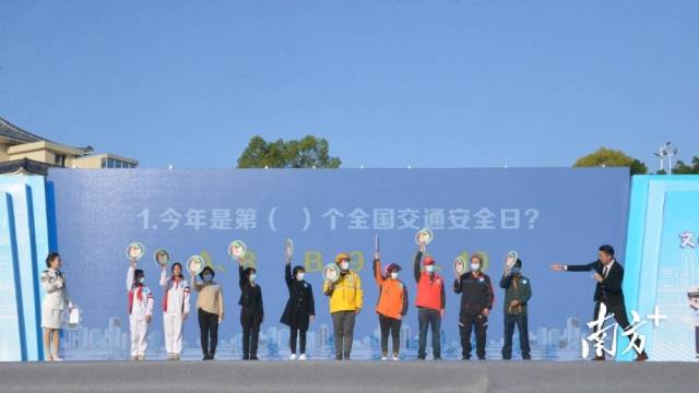 觀眾互動(dòng)有獎(jiǎng)問(wèn)答環(huán)節(jié)。張曉欣 攝