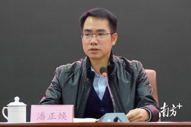 連州市委書(shū)記潘正煥提出，要始終切實(shí)把疫情防控當(dāng)作重點(diǎn)工作來(lái)抓，嚴(yán)防輸入性風(fēng)險(xiǎn)。張曉欣 攝