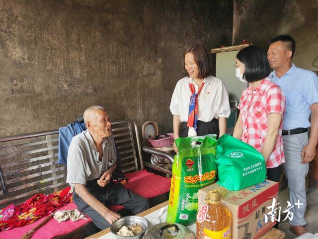 走訪慰問。