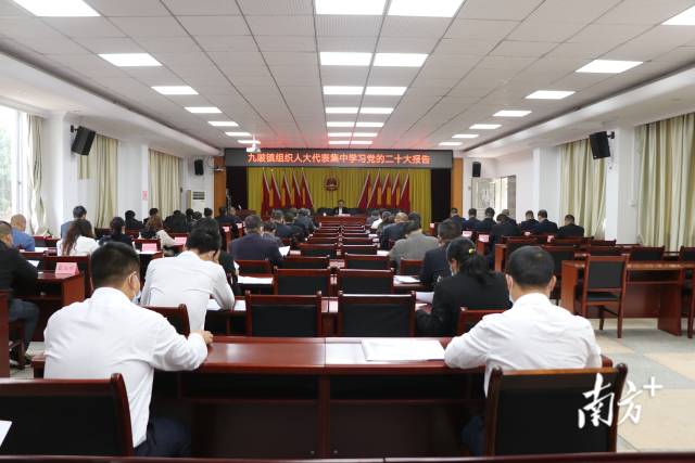 九陂鎮(zhèn)組織人大代表集中學(xué)習(xí)黨的二十大精神。